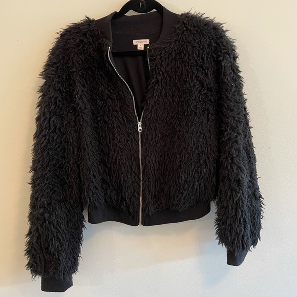 Xhilaration Jackets & Blazers - Xhilaration Faux Fur Jacket (S)